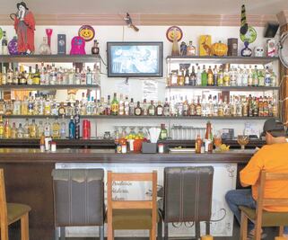 Sin trabajo, más de 159 mil empleados de antros en CDMX 