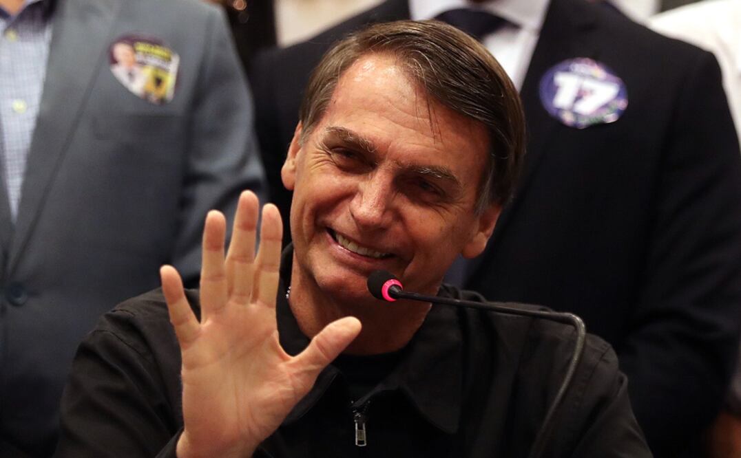 "No soy de extrema derecha. Señáleme un acto mío que sea de extrema derecha", dijo Bolsonaro en su primera conferencia de prensa tras la primera vuelta electoral. (Foto: EFE)