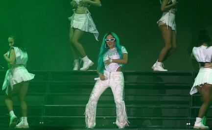 Karol G canta "Sálvame" junto a la exRBD Anahí