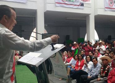 Camacho califica de incongruente la candidatura de Gómez Urrutia por Morena