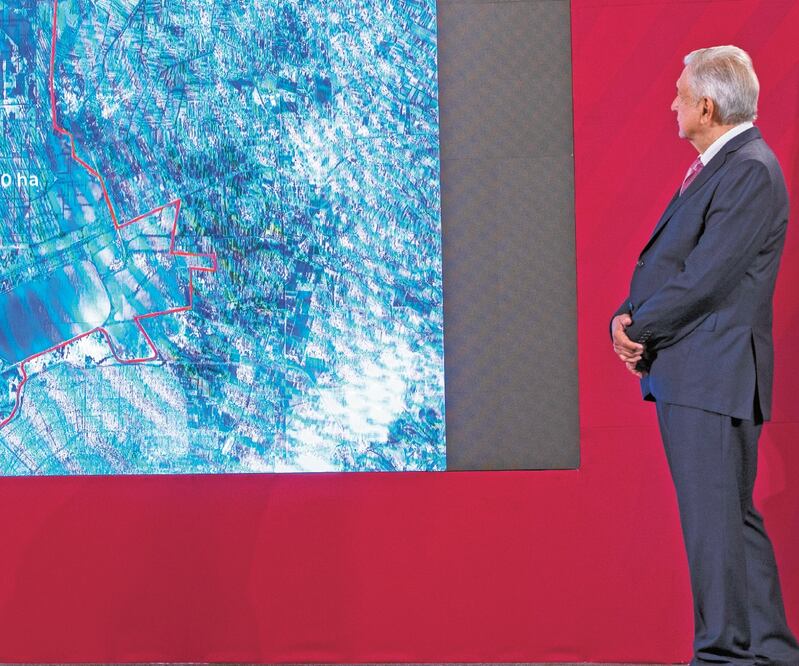 En su conferencia de prensa, el Presidente mostró un video del terreno inundado. SERGIO TAPIA. EL UNIVERSAL