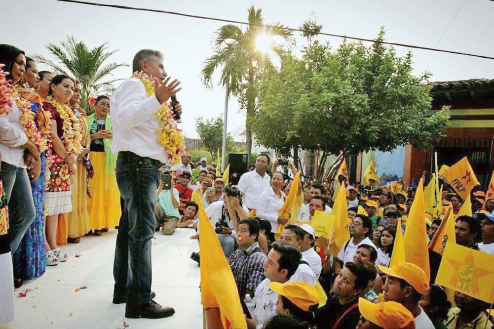 José Antonio Estefan celebró un encuentro para apoyar las zonas económicas especiales (ARCHIVO)