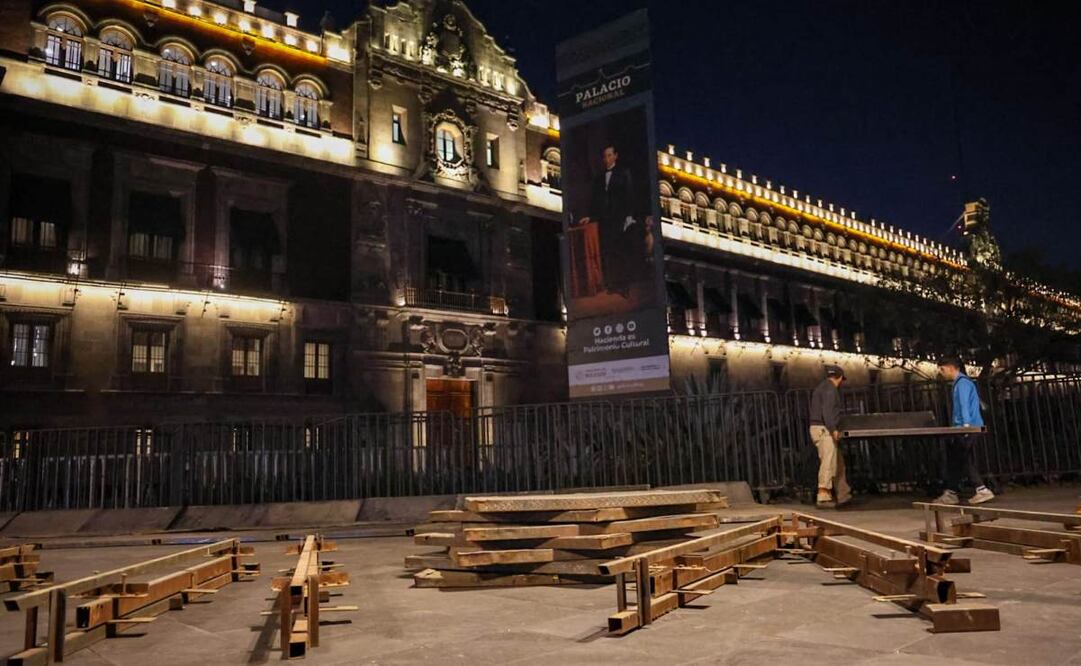 Blindan Palacio Nacional con vallas metálicas previo al 8M. Foto: Luis Camacho/ EL UNIVERSAL