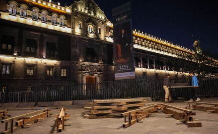 Blindan Palacio Nacional previo al 8M; colocan vallas metálicas ante manifestaciones de mujeres