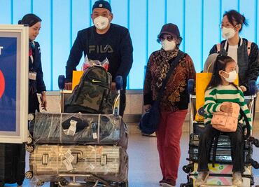 Tres evacuados de Wuhan tienen el coronavirus, afirma Japón