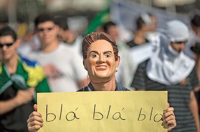 Acaparan ‘campañas negras’ discusión en la red 