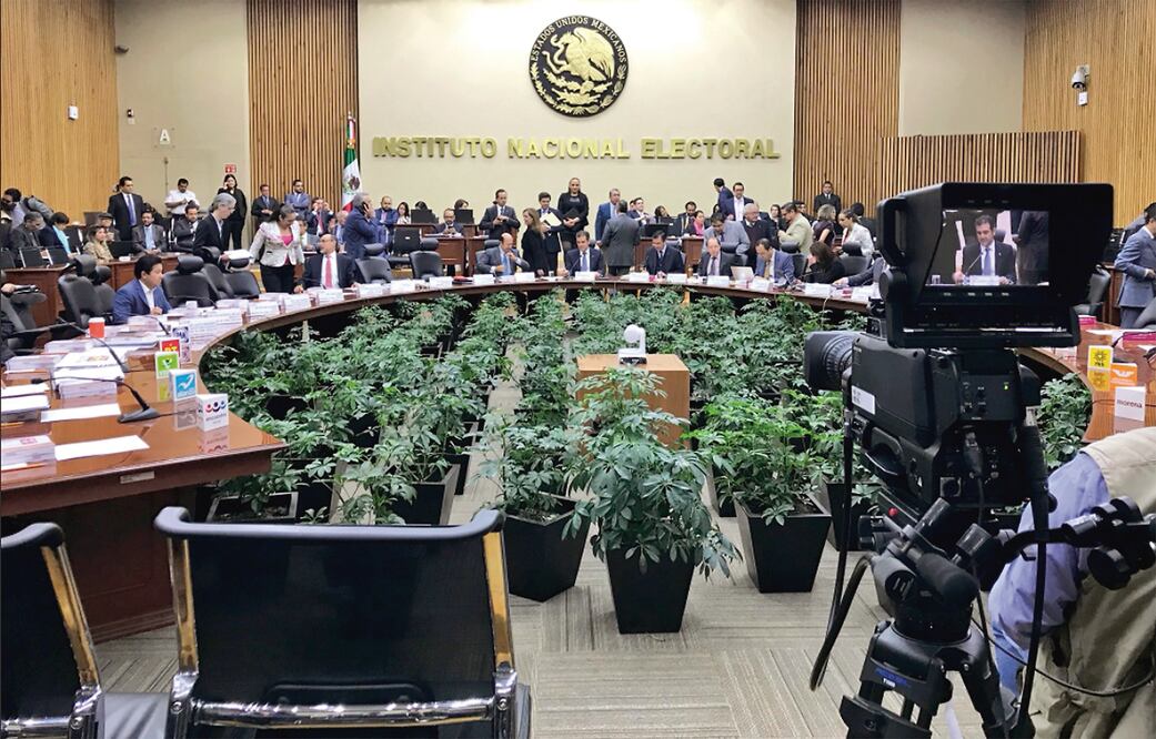 El INE rechazó investigar los viajes realizados por los dirigentes partidistas, así como las fundaciones y organizaciones adherentes de los institutos políticos (INE)