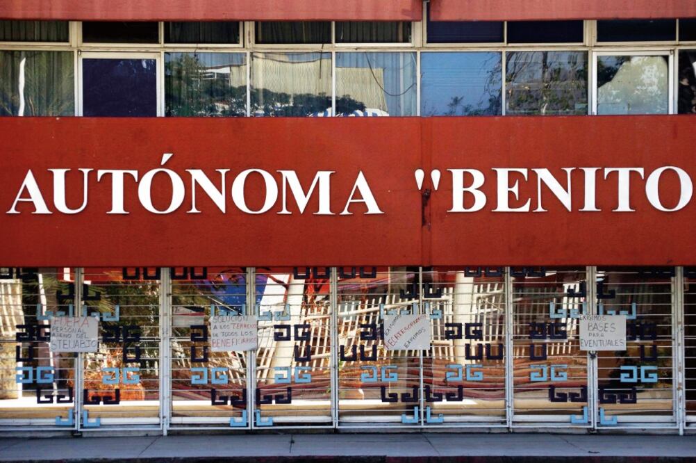 Sindicalizados se apoderaron de las instalaciones de la sede principal situada en la capital del estado. (EDWIN HERNÁNDEZ. EL UNIVERSAL)