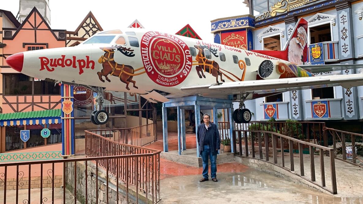 En el Mundo Mágico, lugar especialmente para niños, además de los espectáculos de m a p pi n g , también es exhibido el avión de Rodolfo el reno, que tiene cierta relación con Tlalpujahua. Foto: Carlos Arrieta