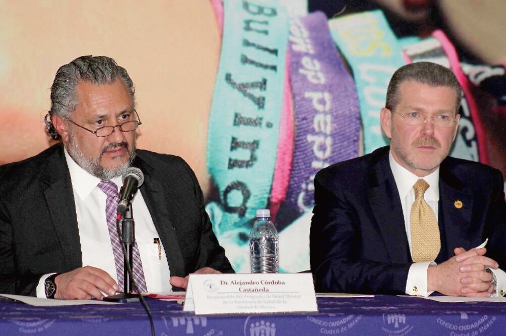 El acoso en la web se incrementó entre los niños de 6 a 14 años de edad, reportó Luis Wertman (der.), titular del Consejo Ciudadano (ESPECIAL)