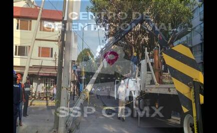 Camiones derriban postes de luz en Polanco