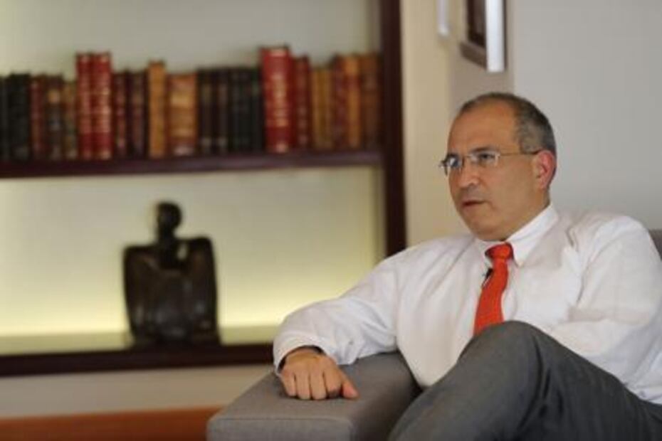 PEMEX presents business plan to presidential candidates