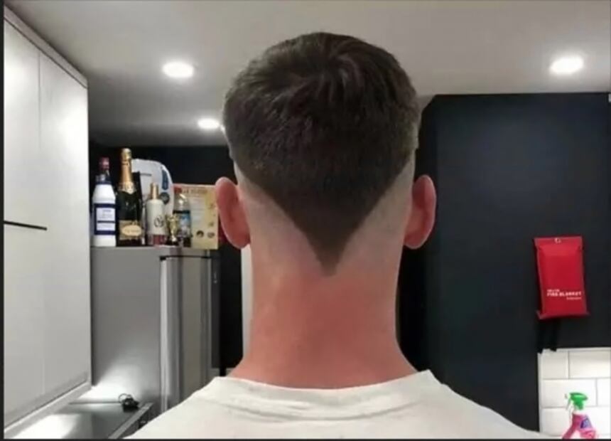 Mujeres cortan el pelo a sus novios en cuarentena y se vuelve viral