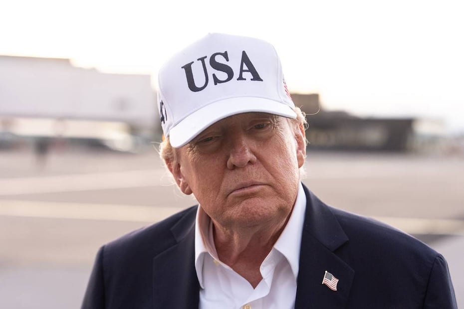 El presidente Donald Trump habla con periodistas antes de embarcar en el Air Force One en el aeropuerto de Shannon, Irlanda, el domingo 13 de septiembre de 2026. Foto: AP