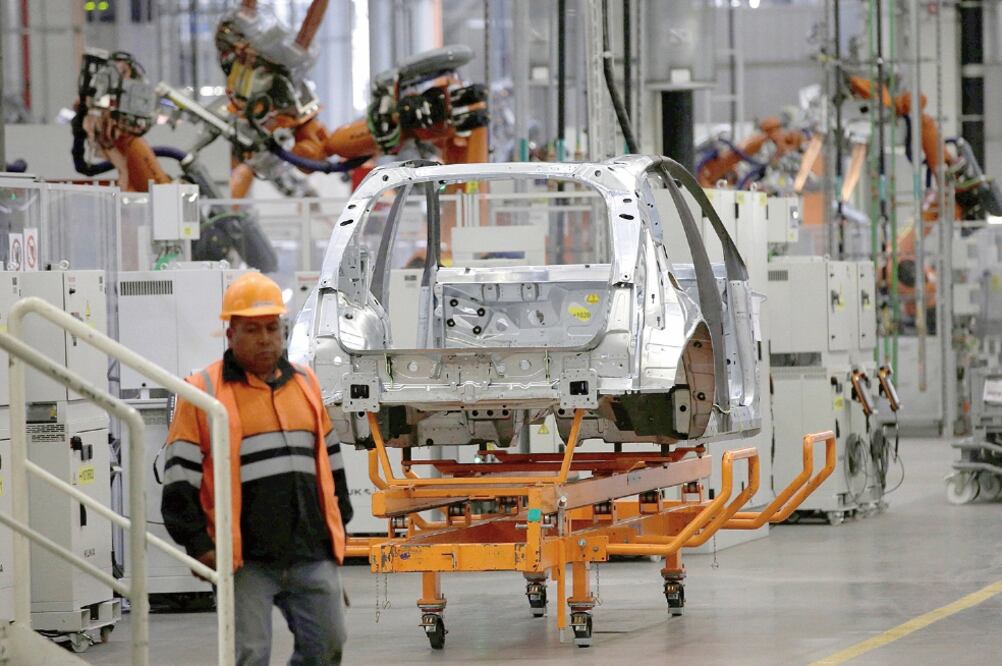 De acuerdo con la Secretaría de Economía, los inversionistas extranjeros ven sectores del país con gran potencial, como la industria automotriz. Foto: ARCHIVO EL UNIVERSAL