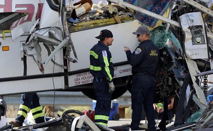 Al menos 11 muertos tras chocar autobús en California 