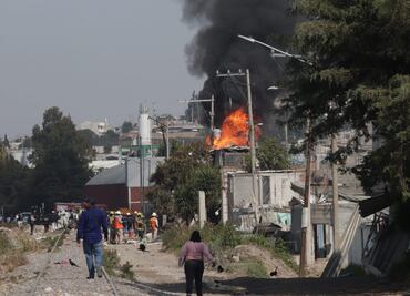 Sofocan incendio tras explosión por fuga de gas en Puebla