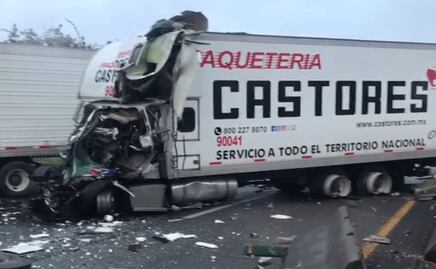 VIDEO: Conductor de tráiler evita choque de frente con vehículo de carga que invadió carril contrario en Circuito Exterior Mexiquense