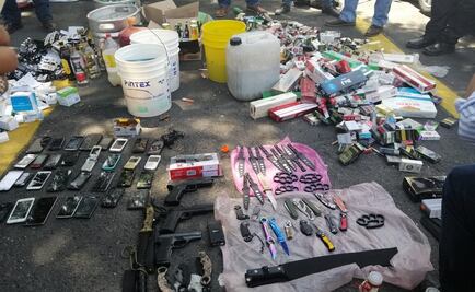 Réplicas de armas, celulares y medicinas, lo decomisado en tianguis de El Salado