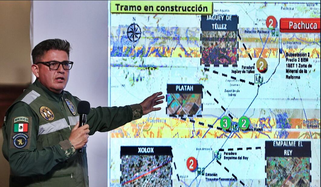 El general Gustavo Vallejo Suárez, comandante del Agrupamiento de Ingenieros Felipe Ángeles de la Secretaría de la Defensa Nacional (Sedena), presentó avances de los proyectos ferroviarios prioritarios como el tren México-Querétaro, Aeropuerto Internacional Felipe Ángeles (AIFA)-Pachuca, Querétaro- Irapuato y Saltillo-Nuevo Laredo. Foto: Berenice Fregoso/EL UNIVERSAL