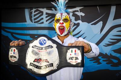 Caín Velásquez no sabía nada de lucha libre: Psycho Clown