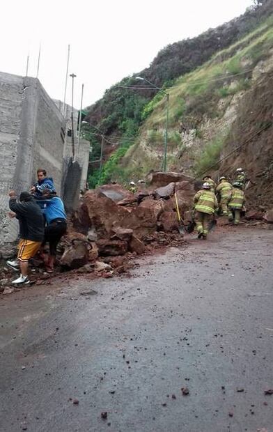 Se desgaja cerro "El Peñón" en la Zaragoza; no hay heridos