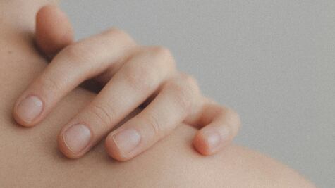 ¡Alerta! Esto quieren avisar tus uñas al lucir azules