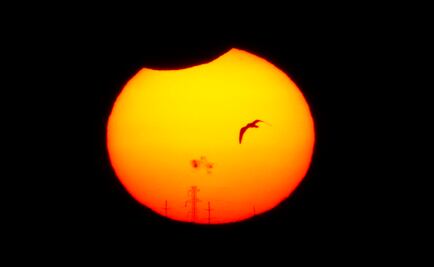 ¿Qué es y cómo ver un eclipse solar?