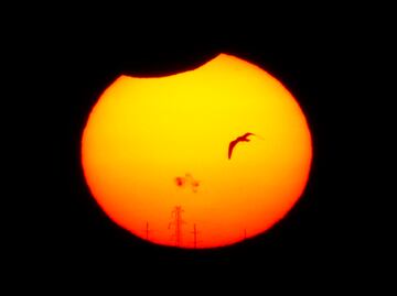 ¿Qué es y cómo ver un eclipse solar?