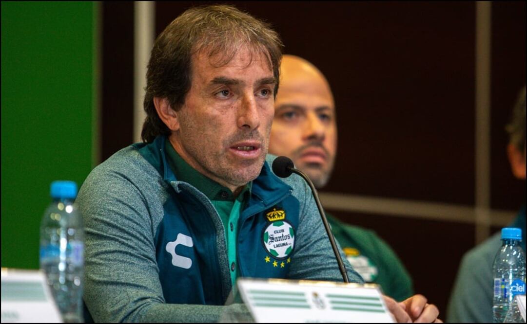 Guillermo Almada, durante la presentación como nuevo director técnico de Santos Laguna. Foto: Imago7