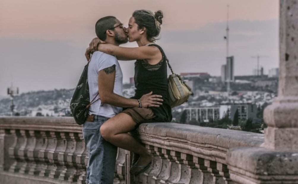 ¿Qué es la "enfermedad del beso" y cuáles son sus síntomas?