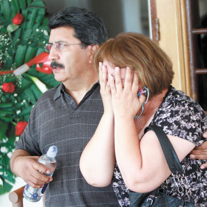 Homenaje. A los servicios funerarios de la maestra Elsa Mendoza Márquez acudieron familiares, amigos y el rector de la UACJ. CHRISTIAN TORRES. EL UNIVERSAL