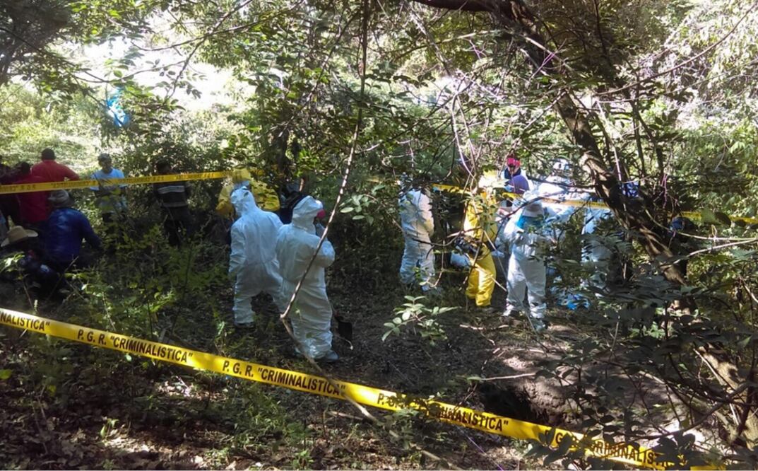La PGR localizó una tercera fosa con otro cuerpo en el poblado de Carrizalillo. Foto: Especial