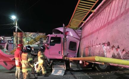 Retiran puente derribado por tráiler en Los Reyes-Texcoco; se reanuda la circulación