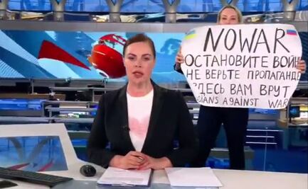 Periodista que irrumpió en programa para decir “no a la guerra” podría ser condenada a 15 años de prisión