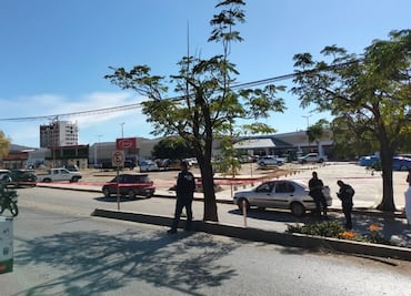 Hieren a comandante de la Policía Estatal en ataque armado en plaza comercial de Oaxaca