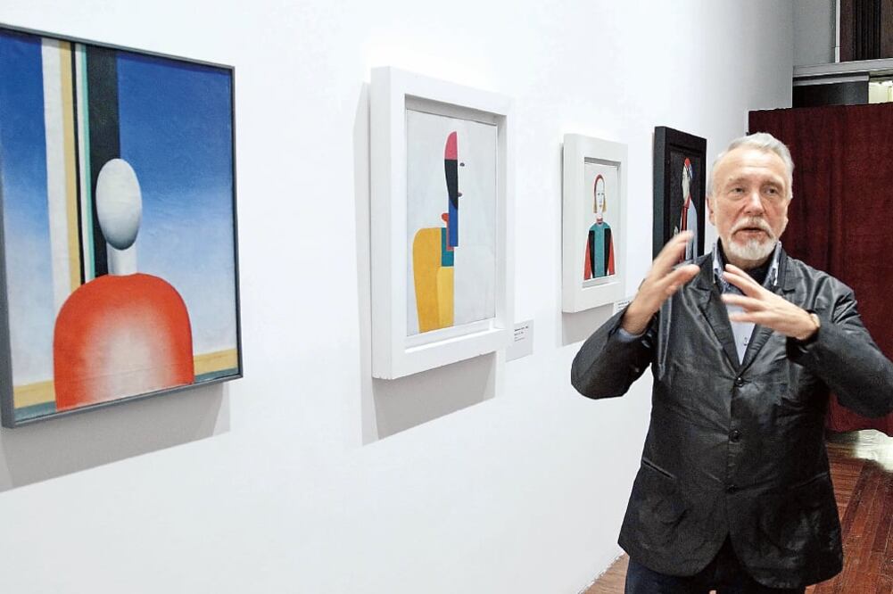 Vladimir Gusev resaltó la importancia de la experimentación para los artistas rusos; sus obras se presentarán en Bellas Artes hasta el 31 de enero (ARIEL OJEDA. EL UNIVERSAL)