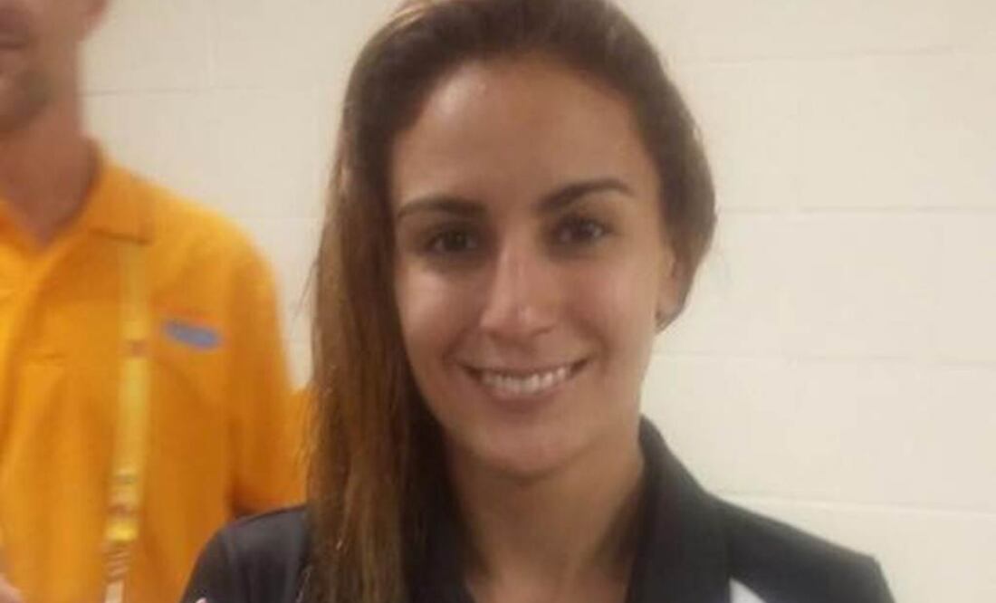 Paola Espinosa posa con su medalla. Adriana Díaz