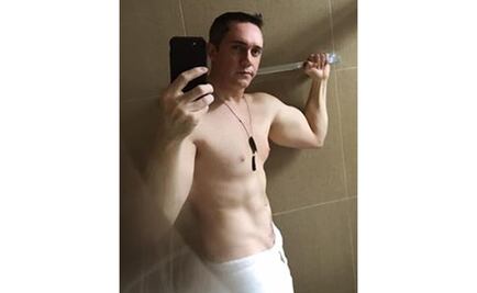 Diputado responde tras foto semidesnudo en Facebook