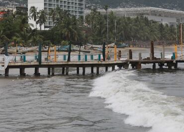 Reportan inundaciones y afectaciones en más de 50 viviendas por paso del huracán Rick en Guerrero