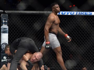 Amargo regreso de Caín Velásquez a la UFC