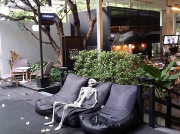 La cafetería dedicada a la muerte