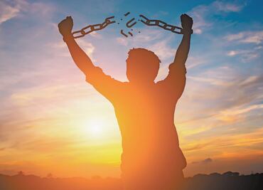 ¿Qué son las terapias de autosanación como la de Ricardo Ponce y por qué tanta gente cae?