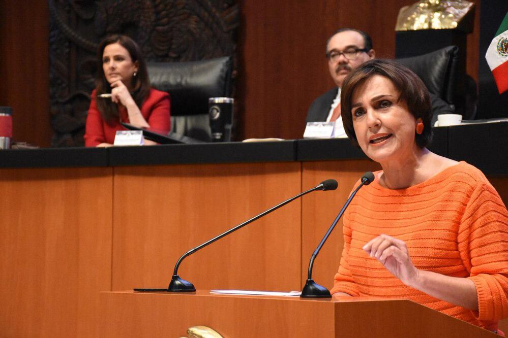 La desproporción entre los ingresos y las prestaciones de los representantes populares y de nuestros equipos de trabajo no puede continuar", dijo. Foto: Twitter. @SenCiudadanoMX