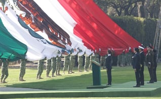 Sheinbaum encabeza ceremonia del Día de la Bandera en Campo Marte; llama a niños y jóvenes a honrar la Bandera