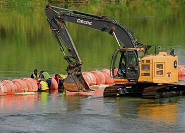Texas reposiciona boyas en el río Bravo