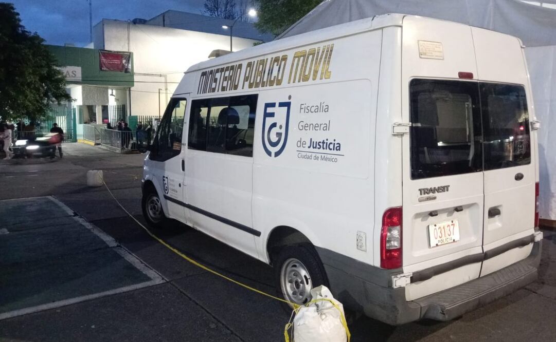 Agente del MP se entrevista con cinco familiares de víctimas de explosión en Rubén Leñero. 
Foto: Especial.