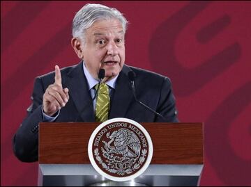 AMLO elogia inversión de Alfredo Harp en el beisbol
