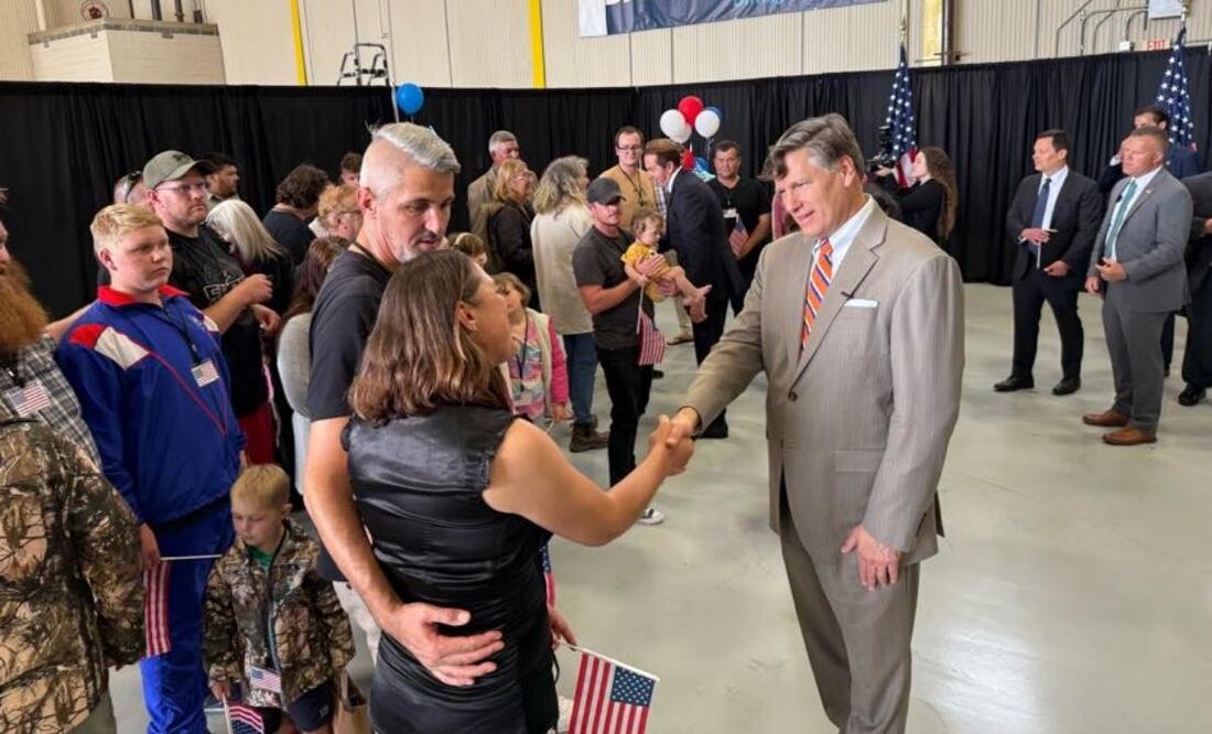 El gobierno de Trump recibe en EU al primer grupo de refugiados sudafricanos blancos (12/05/2025). Foto: X @StatePRM