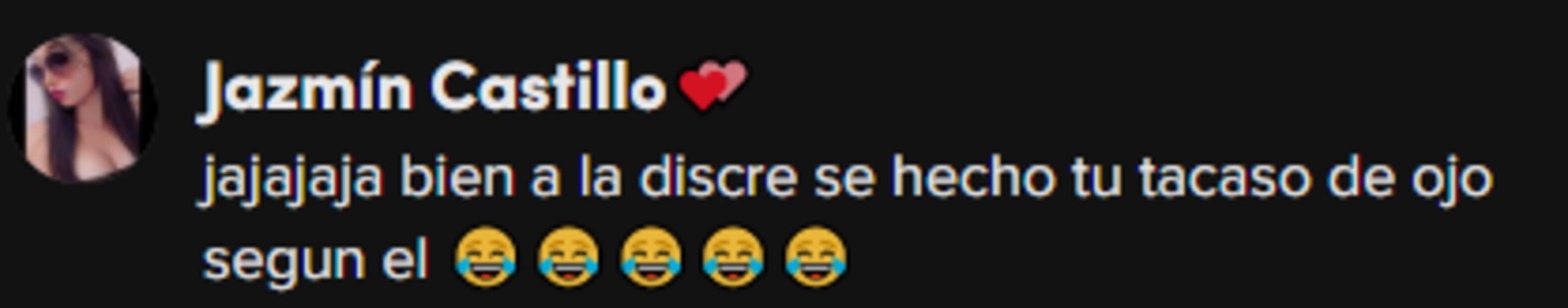 Captan de ojialegre a Christian Nodal con el escote de una fanática